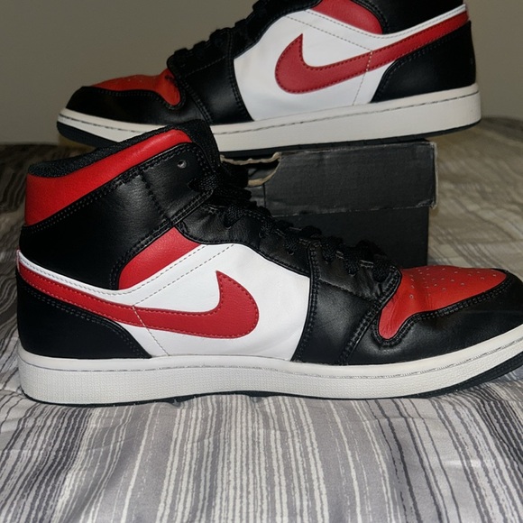 Air Jordan 1 Mid Bred Toe Size 11 (Used) - Picture 5 of 16